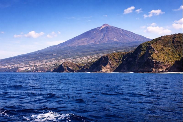 Teneriffa mit Teide vom Meer aus